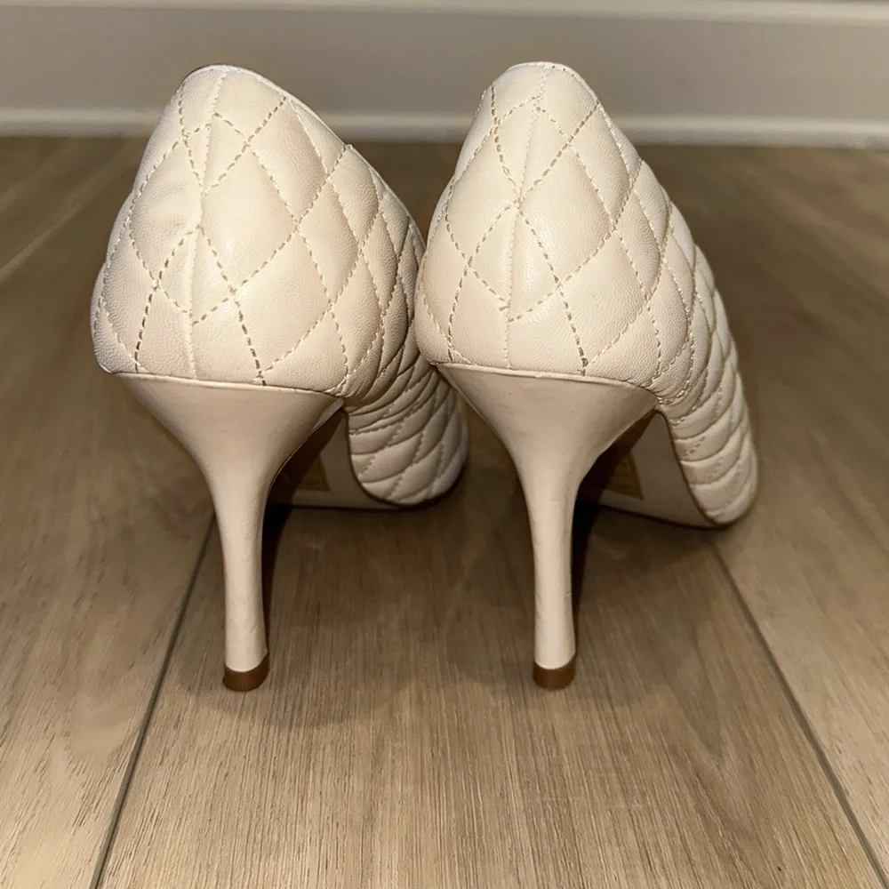 New Women’s Shoe Dazzle Brand Size 11 Quilted Heels Ivory Cream Tan NWOT - Picture 5 of 7